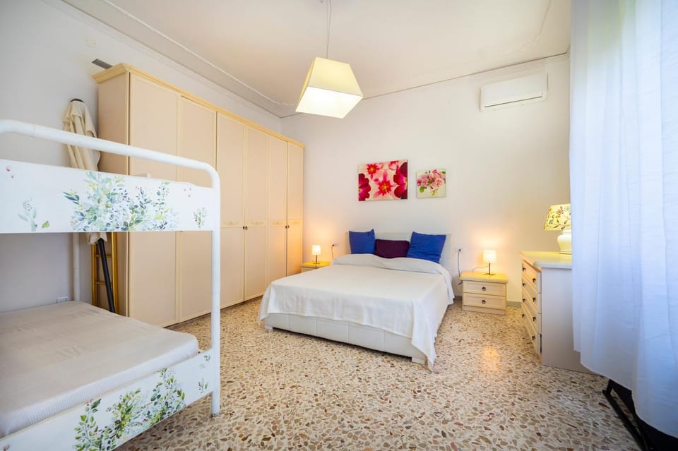 Bed, Photo of the whole room, Bedroom, bunk bed, wardrobe, air conditioner