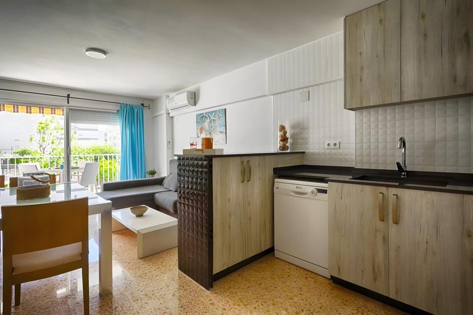 Kitchen or kitchenette, Living room
