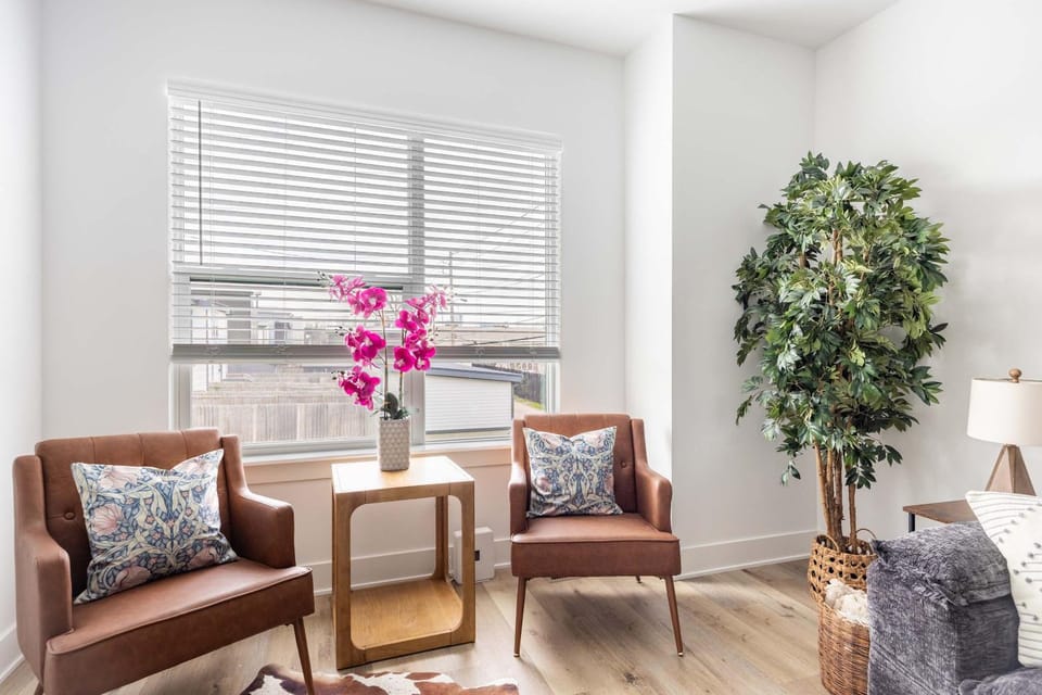 Living room, Seating area