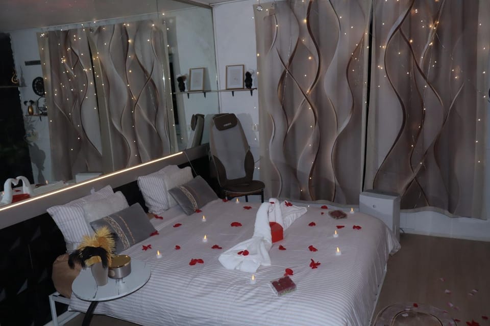 Evasion romantique, Jacuzzi Massage luminothérapie Apartment in Carquefou