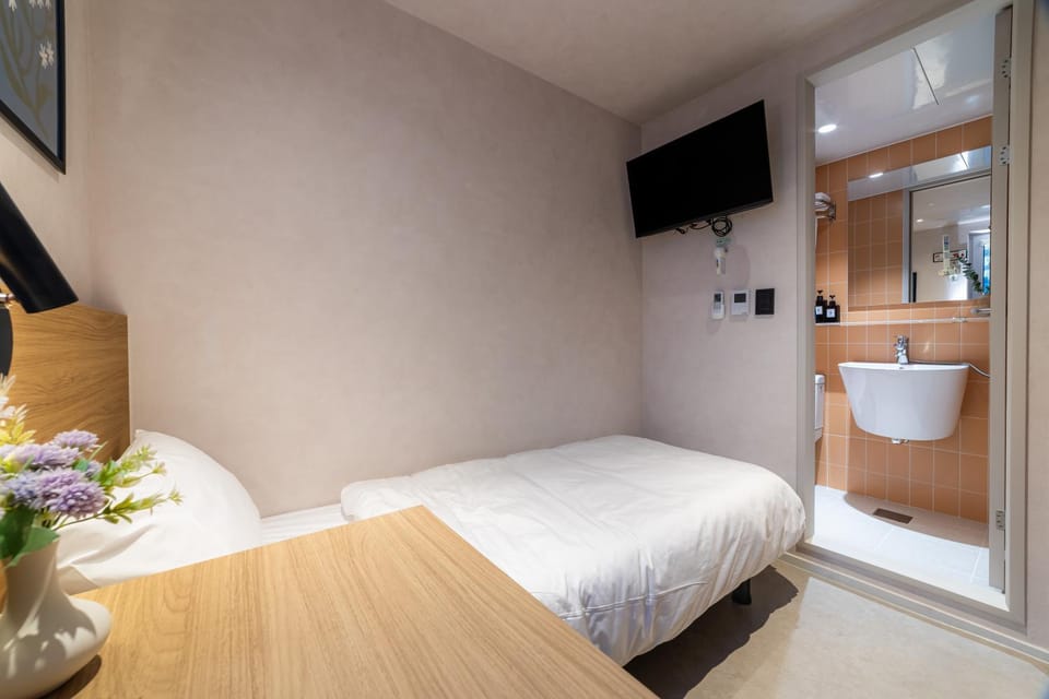 Shower, Bed, Photo of the whole room