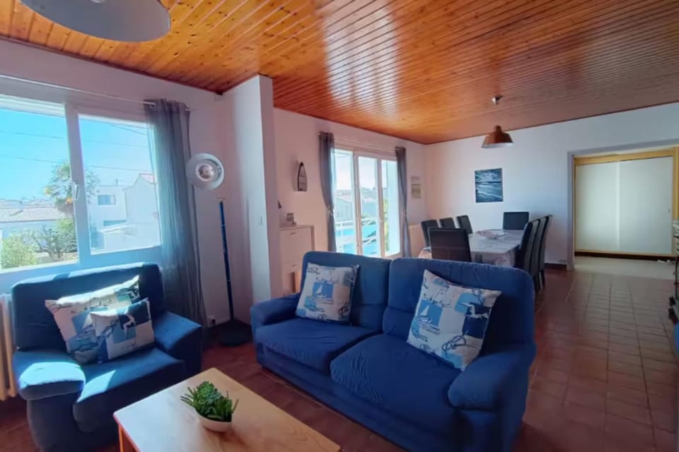 Large 200m Beach House for 14 Guests House in La Tranche-sur-Mer