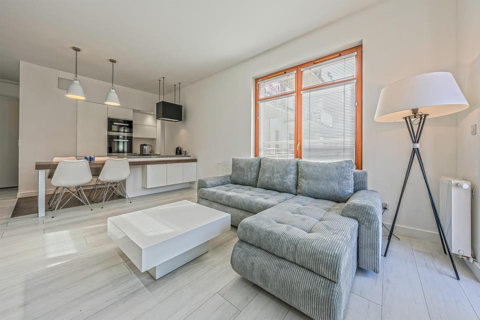 TV and multimedia, Kitchen or kitchenette, Living room, Seating area, Dining area