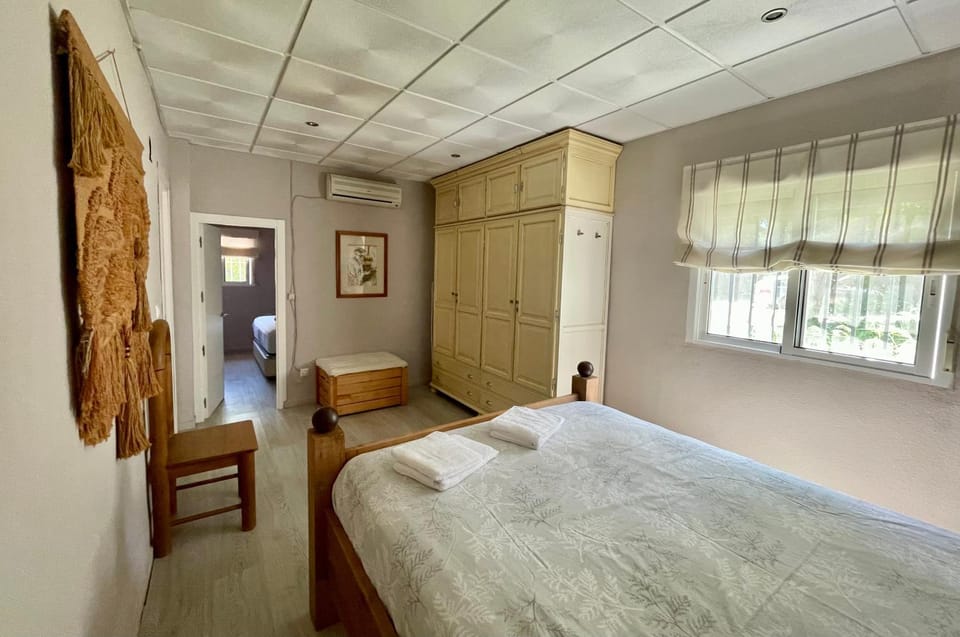 Bed, Photo of the whole room, Bedroom, wardrobe