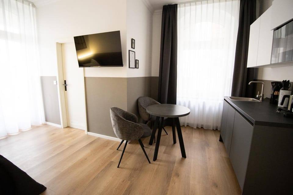 TV and multimedia, Kitchen or kitchenette, Seating area, Dining area