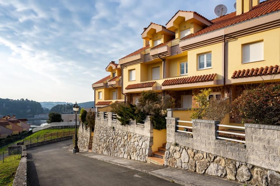 La Nogalera Chalet en la Playa de Ribadesella House in Asturias