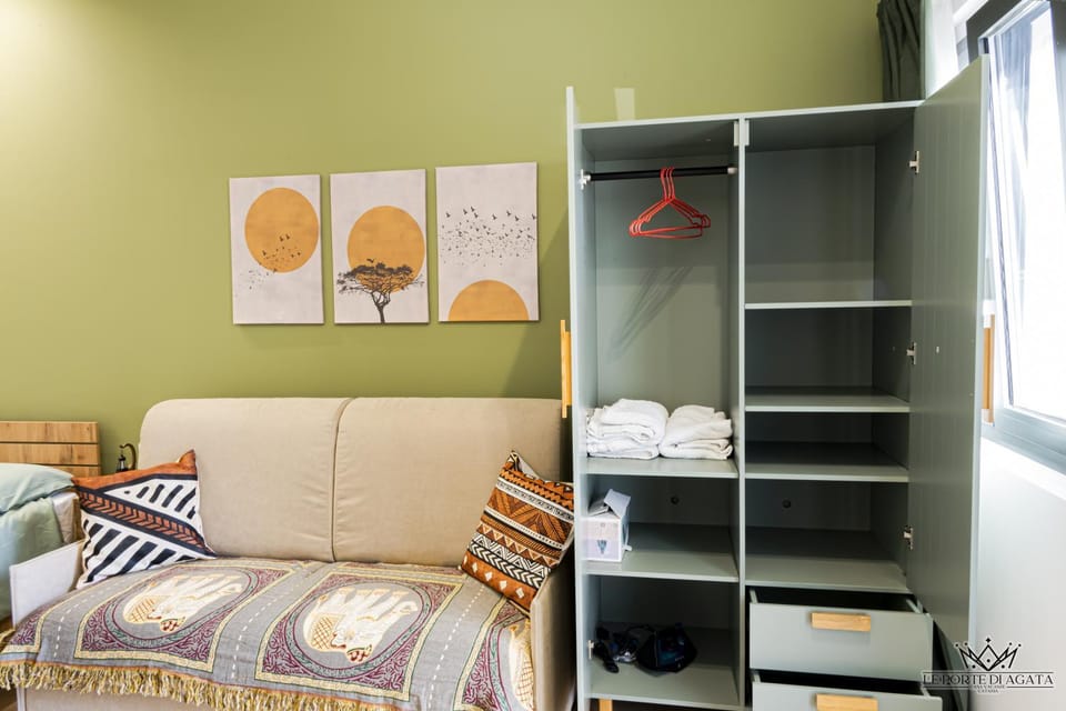 Bed, Living room, Photo of the whole room, Seating area, Bedroom, towels, wardrobe