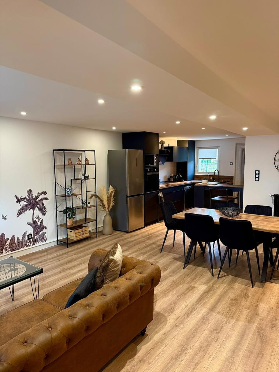 Kitchen or kitchenette, Living room, Dining area