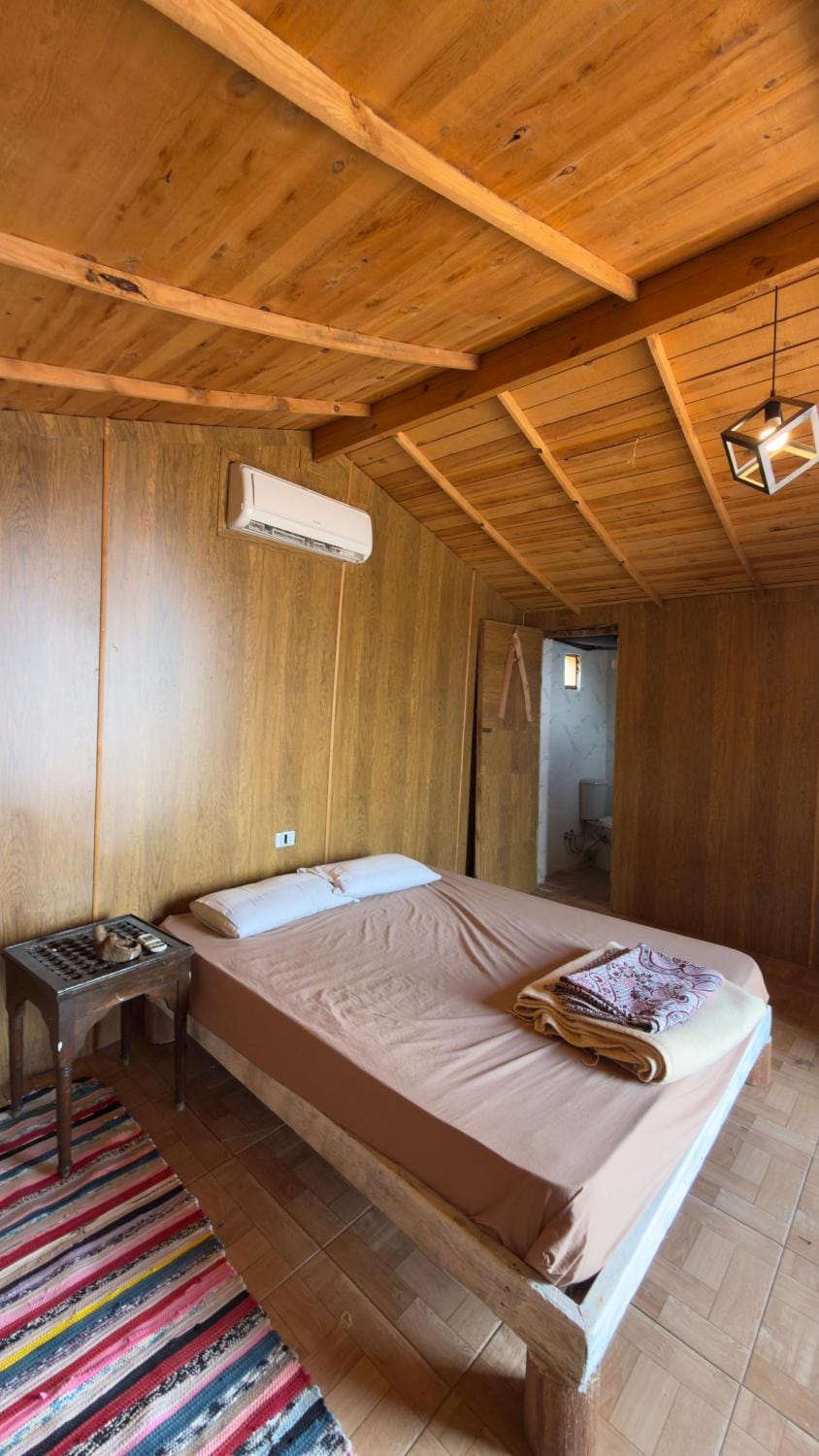 Bed, Photo of the whole room, air conditioner