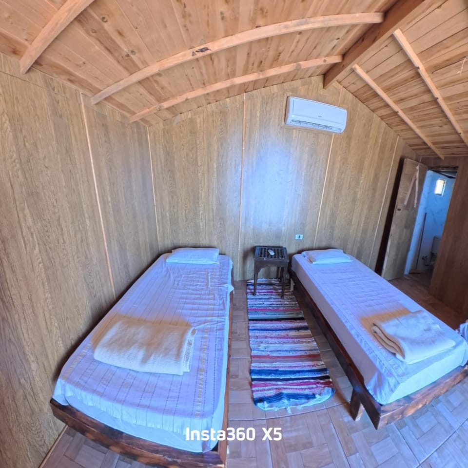 Photo of the whole room, Bedroom, air conditioner