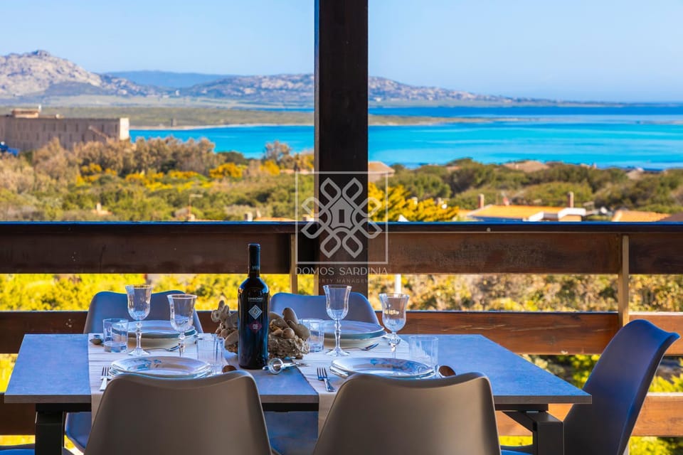 Natural landscape, Balcony/Terrace, Dining area, Sea view