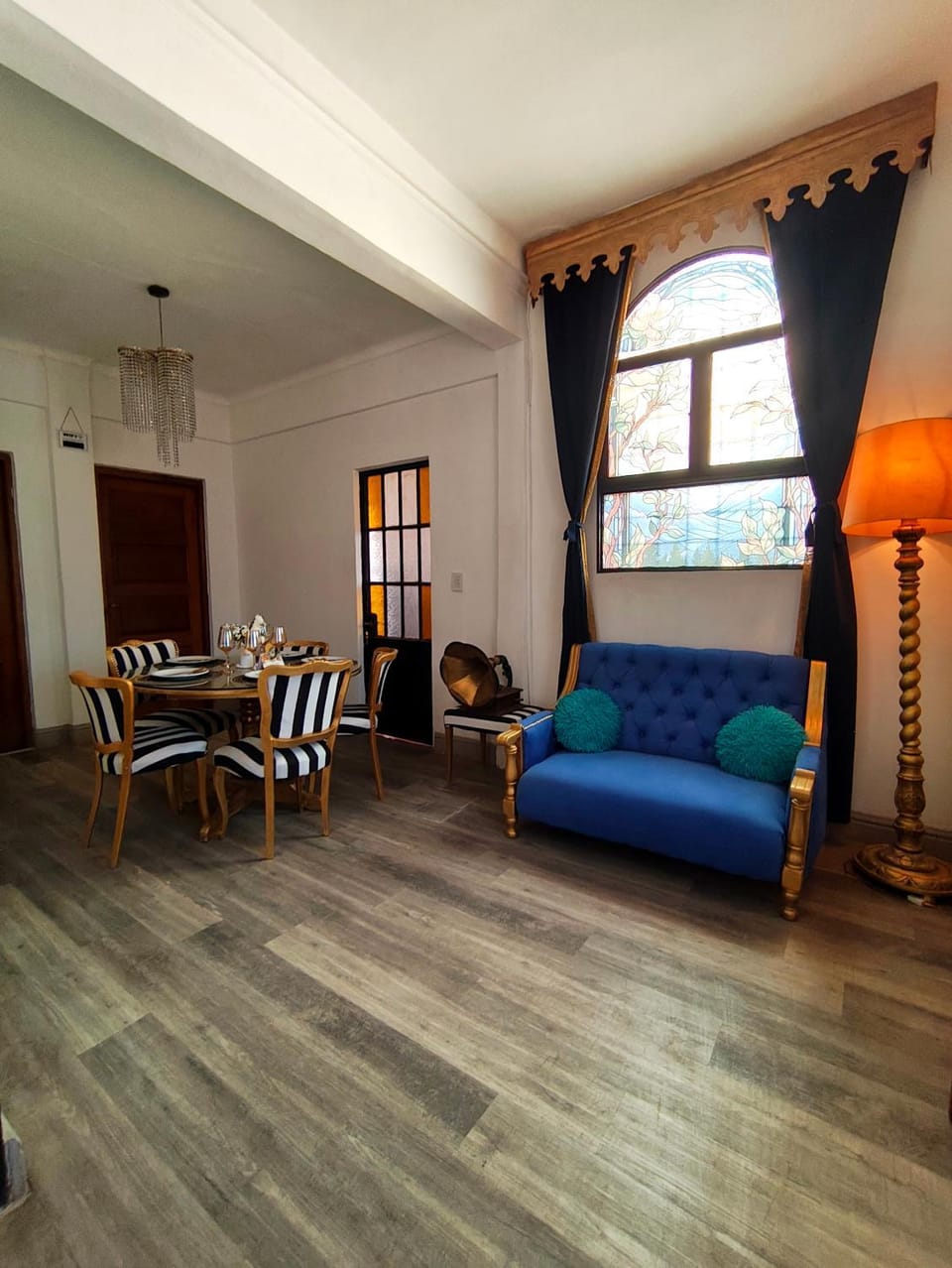 Peatonal y San Martín Galeria Historica Departamento Apartment in Mendoza