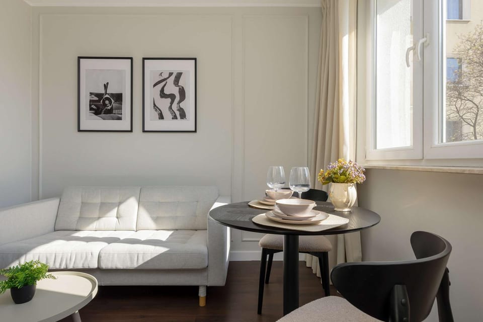 Seating area, Dining area