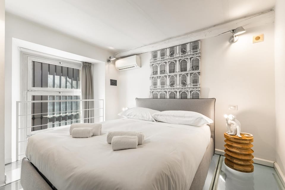 Bed, Photo of the whole room, Bedroom, towels, air conditioner