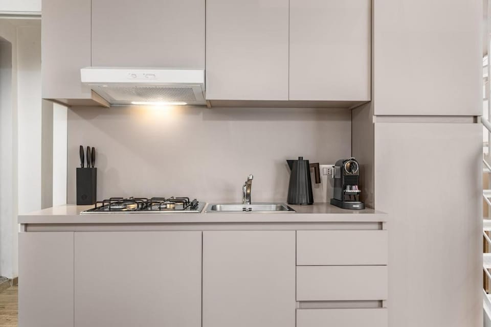 Coffee/tea facilities, Kitchen or kitchenette, stove, kitchen