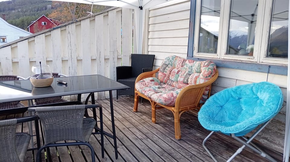 Patio, Balcony/Terrace, Seating area, Mountain view