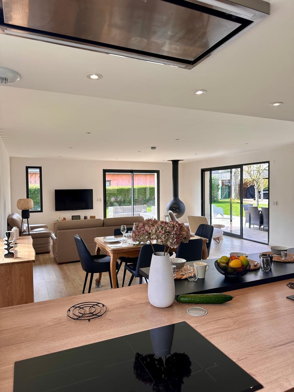 Living room, Dining area