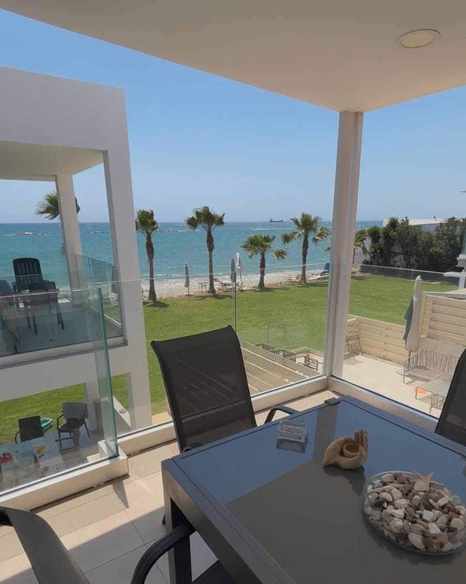 Seafront Escape Apartment Apartment in Oroklini