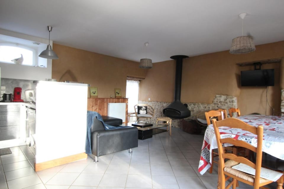 Communal lounge/ TV room, Kitchen or kitchenette, Dining area