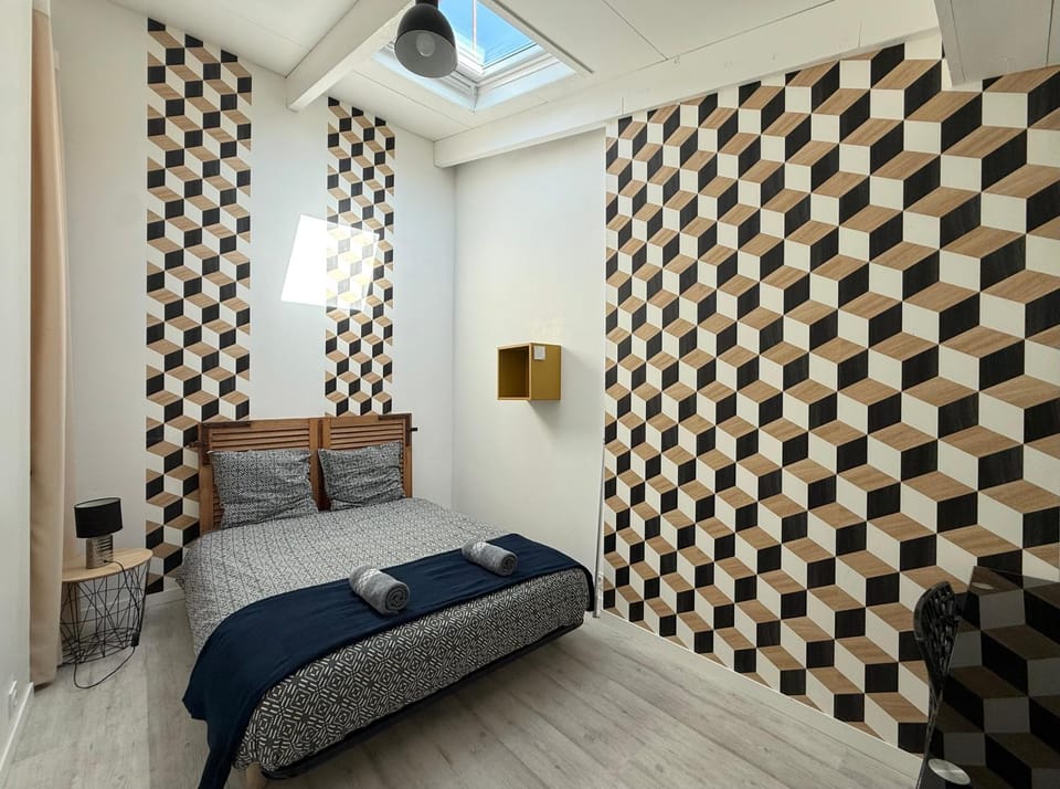 Bed, Photo of the whole room, Bedroom, towels