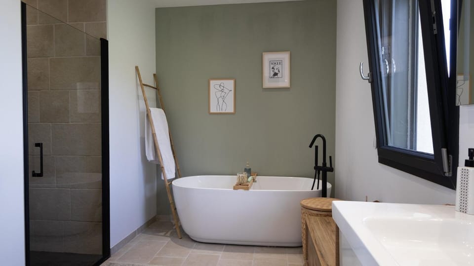Bathroom, Bath, towels