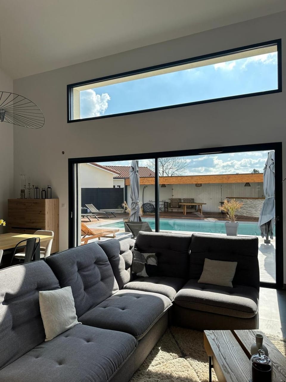 View (from property/room), Balcony/Terrace, Living room, Seating area, Pool view, Swimming pool, sunbed