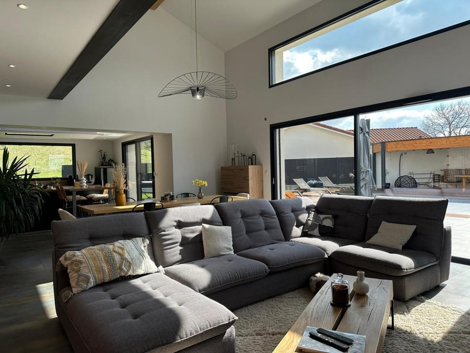Patio, Living room, Dining area, fireplace