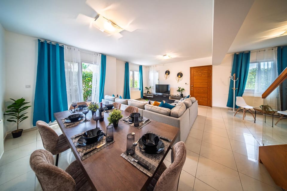 TV and multimedia, Living room, Dining area