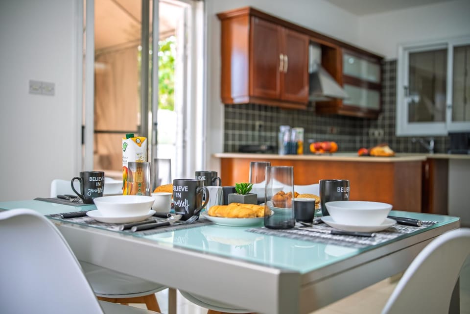 Food and drinks, Dining area