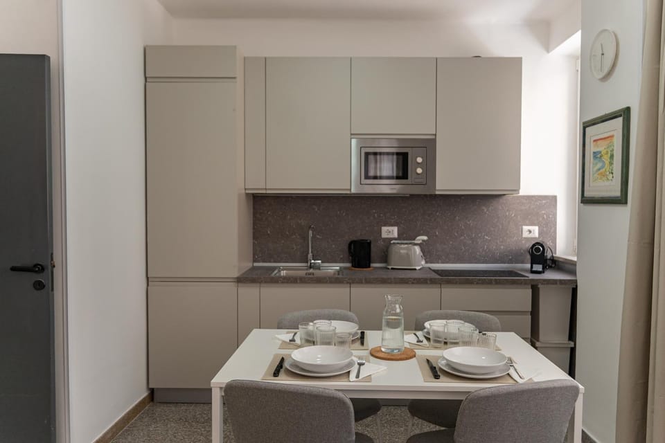 Coffee/tea facilities, Kitchen or kitchenette, Dining area, minibar, oven, pet friendly, stove, toaster