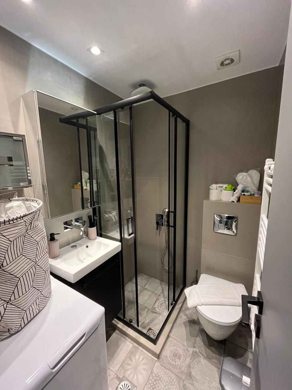 LUMEN Luxury Studio Station Analipsi Apartment in Thessaloniki
