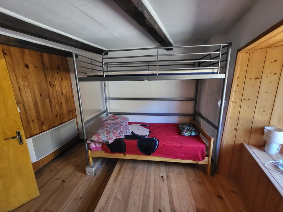 Bedroom, bunk bed, wardrobe