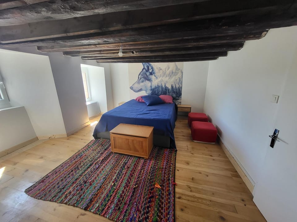 Photo of the whole room, Bedroom