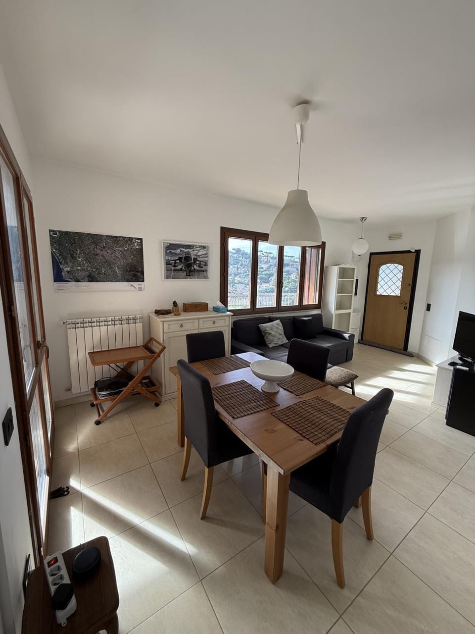 TV and multimedia, Living room, Seating area, Dining area