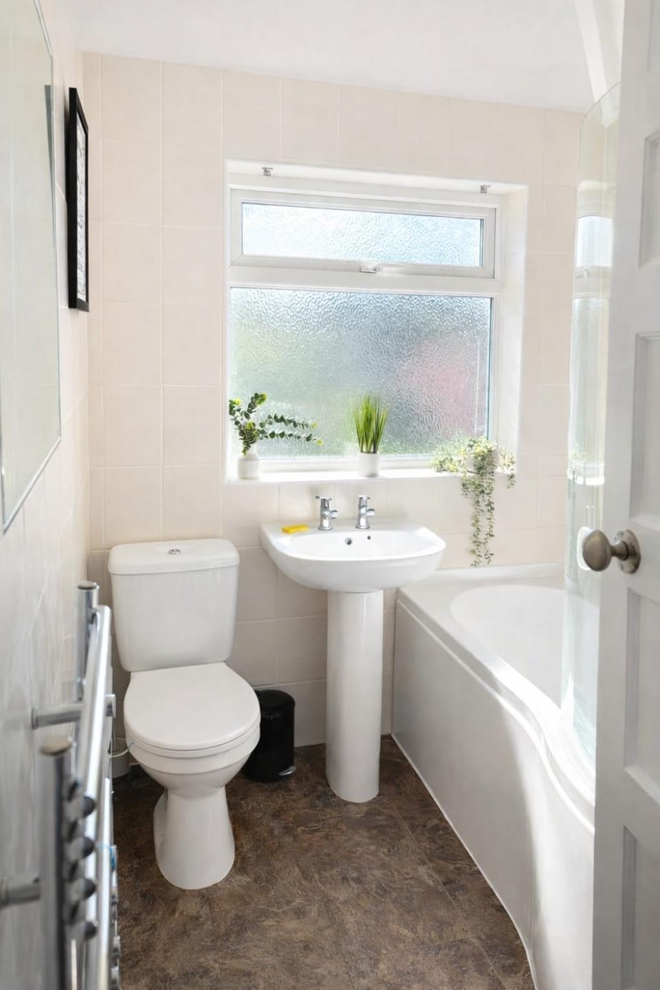 Beautiful 3 Bed Home Solihull Families Contractors House in Solihull