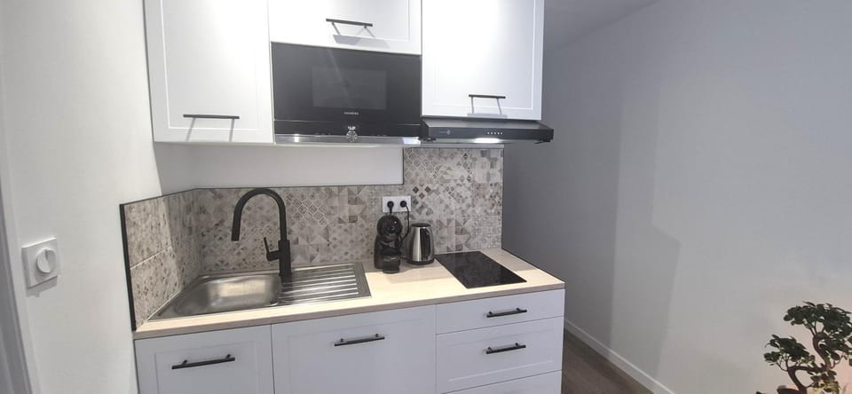 Coffee/tea facilities, kitchen