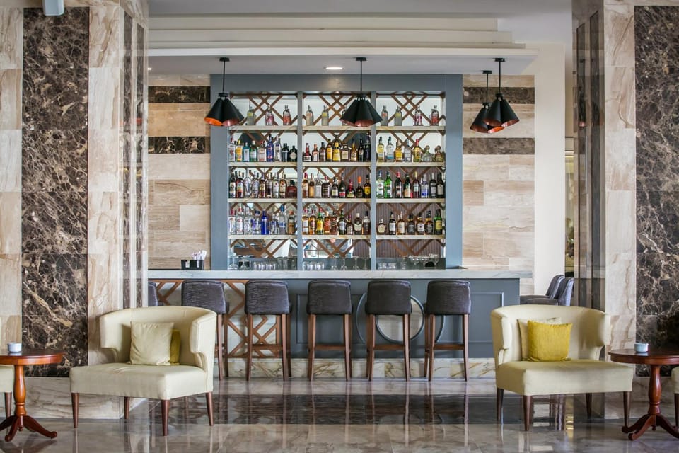 Lounge or bar, Alcoholic drinks, Non alcoholic drinks