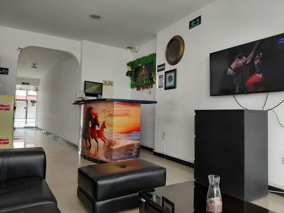 TV and multimedia, Living room, Evening entertainment