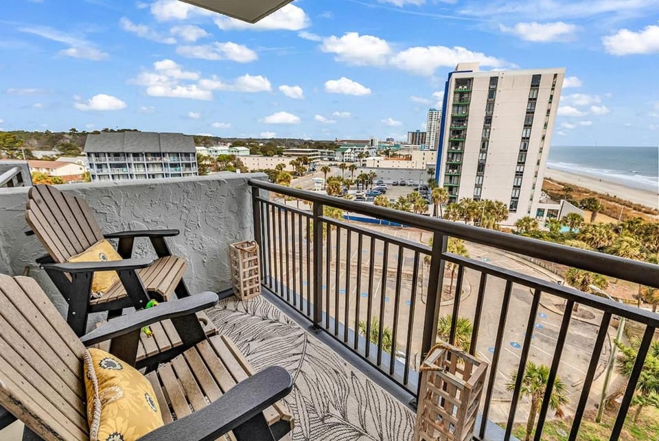 Ocean View 1BR King Suite wBalcony on the Beach Apartment in Myrtle Beach