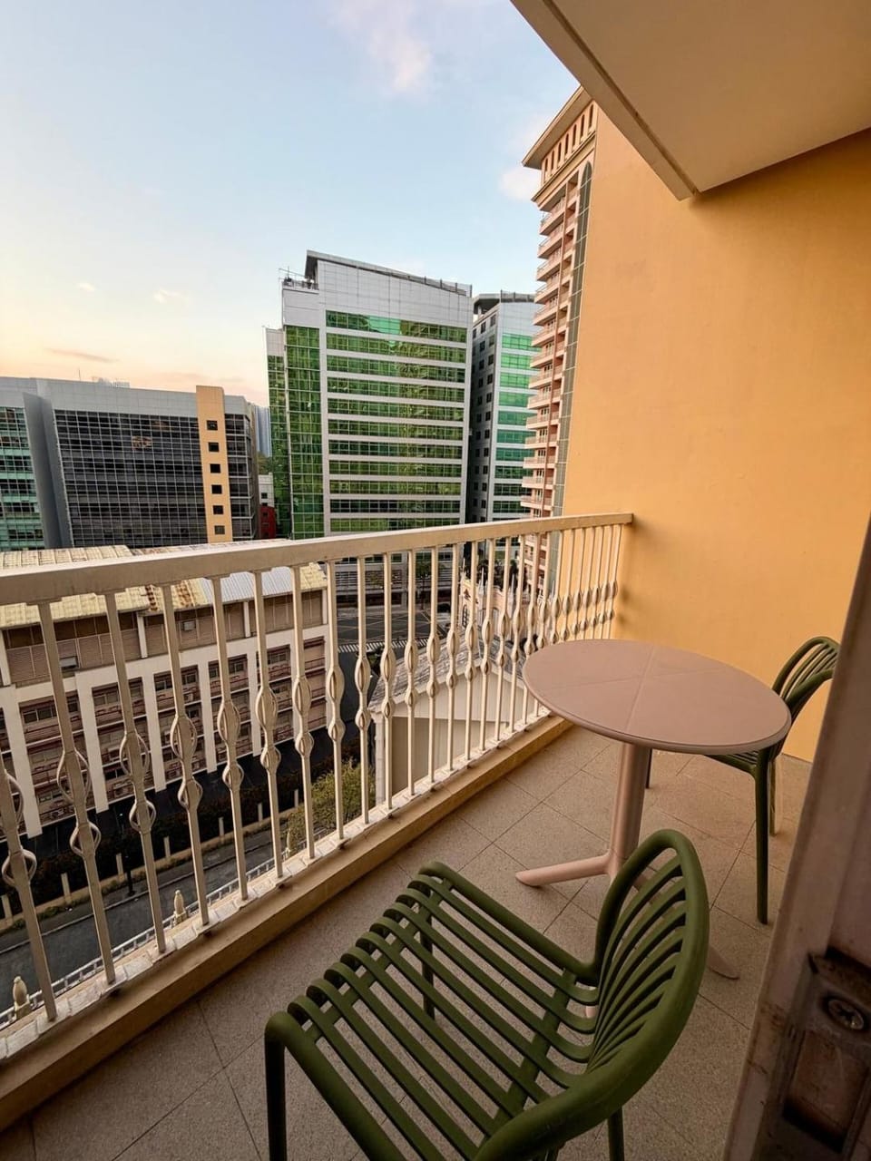 Modern Luxe Studio | Near Venice Grand Canal Apartment in Makati
