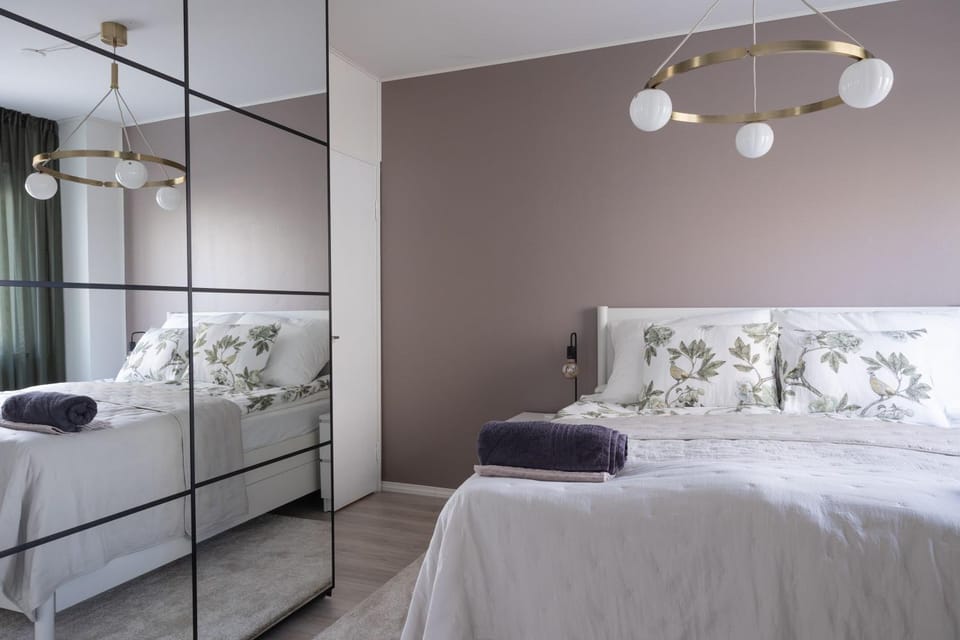 Bed, Photo of the whole room, towels, wardrobe