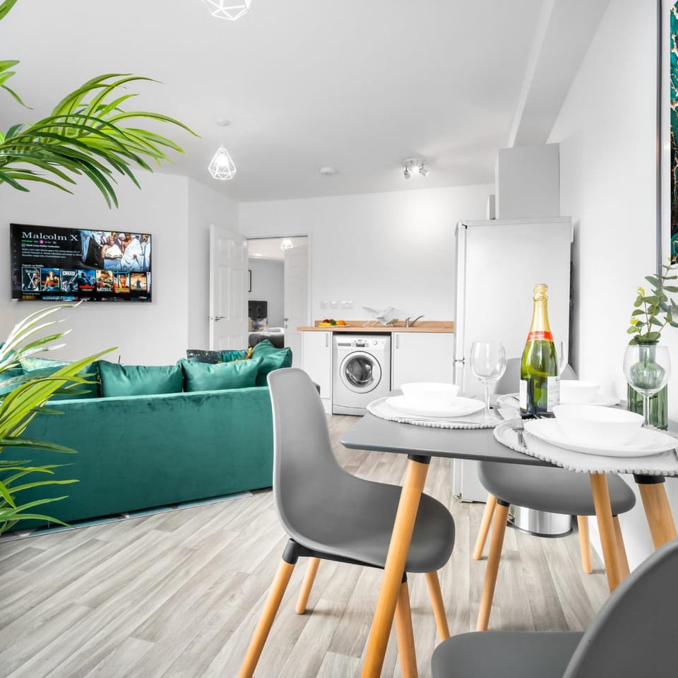 Seating area, Dining area