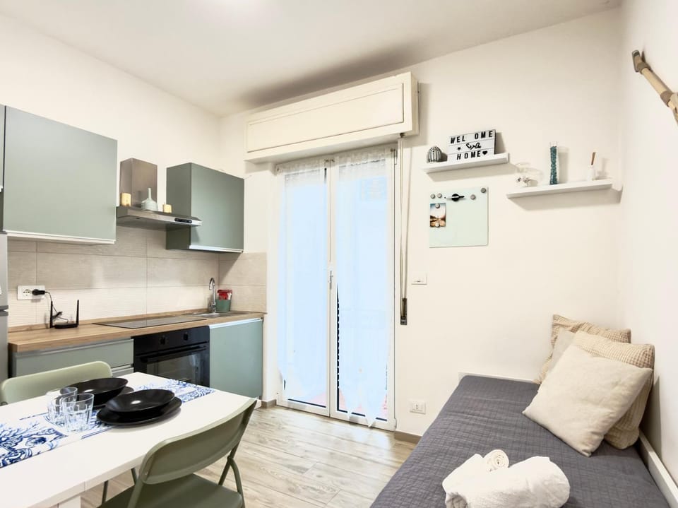 Living room, Dining area, oven, stove, kitchen