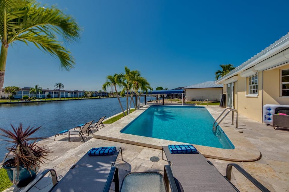 2 Waterfront Villas, Dual Pools, Gulf Access & Tiki Hut Escape - Everlasting Paradise - Roelens House in Cape Coral