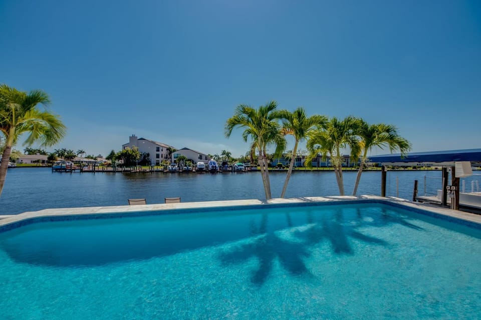 2 Waterfront Villas, Dual Pools, Gulf Access & Tiki Hut Escape - Everlasting Paradise - Roelens House in Cape Coral