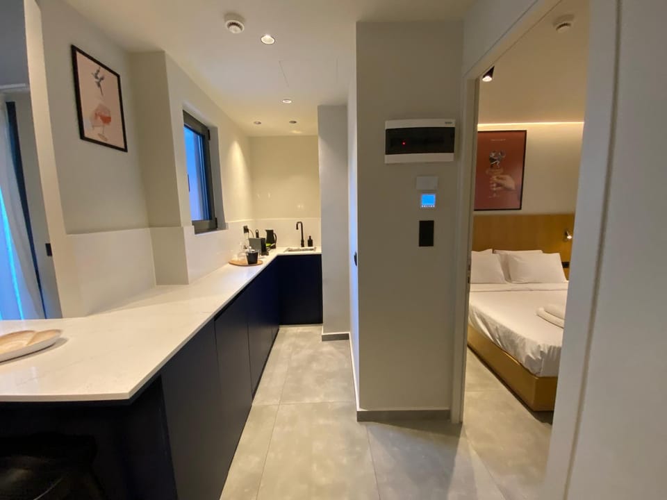 Bed, Kitchen or kitchenette, Bedroom
