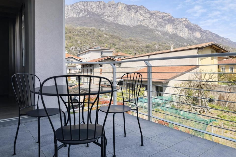 Balcony/Terrace, Mountain view