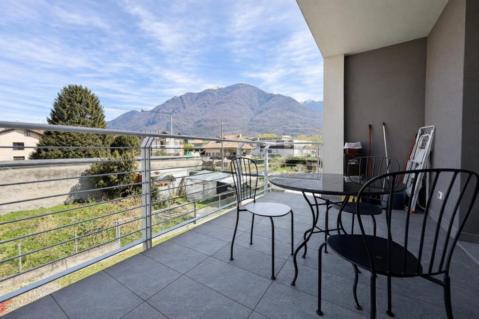 Balcony/Terrace, Mountain view
