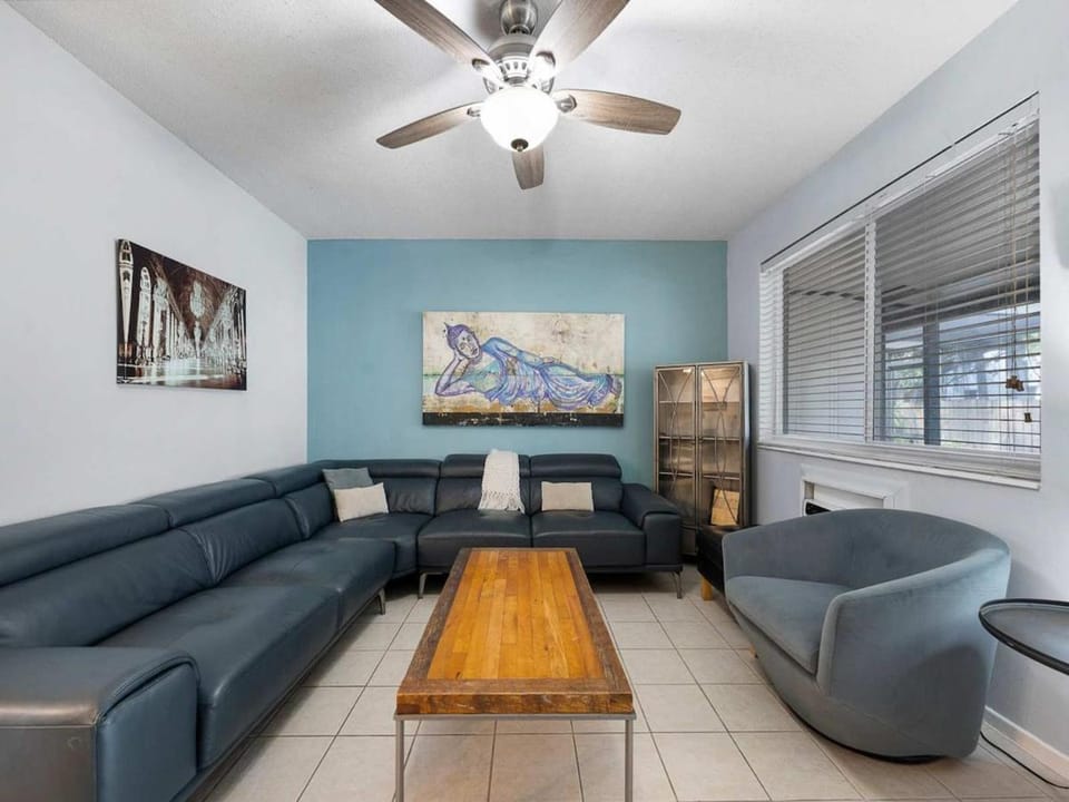 Cozy Guest Home Near Wilton Drive Las Olas Pool House in Wilton Manors