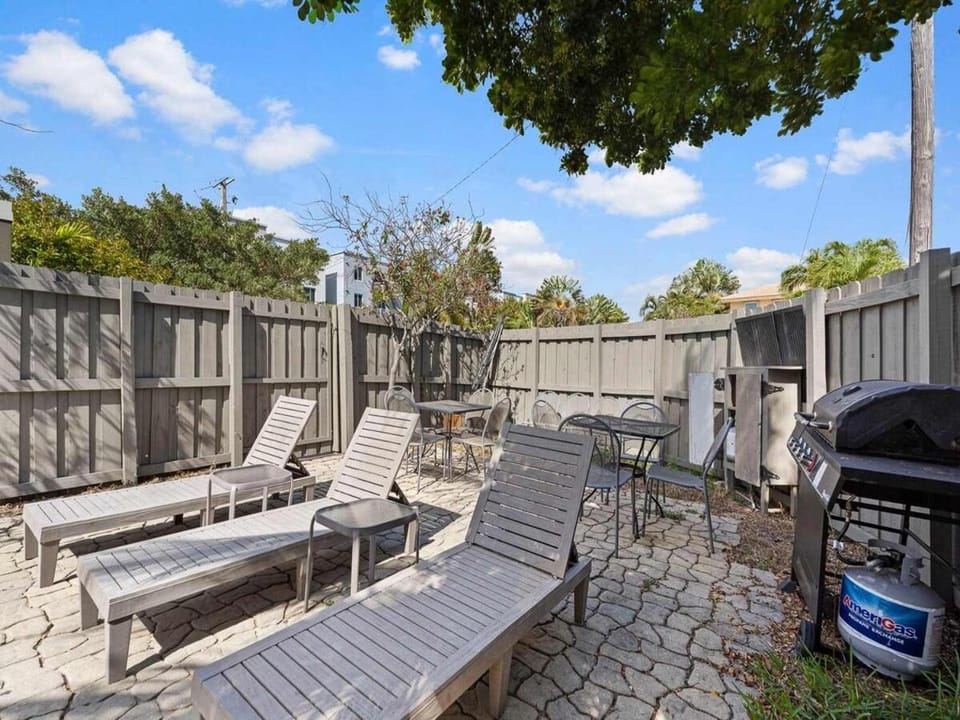 Cozy Guest Home Near Wilton Drive Las Olas Pool House in Wilton Manors